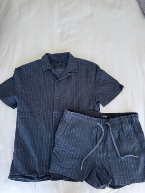 Express Men's Navy Pinstripe Short Sleeve Button-Down Shirt and Shorts Set